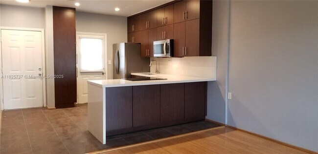 Foto del edificio - 1600 NE 114th St