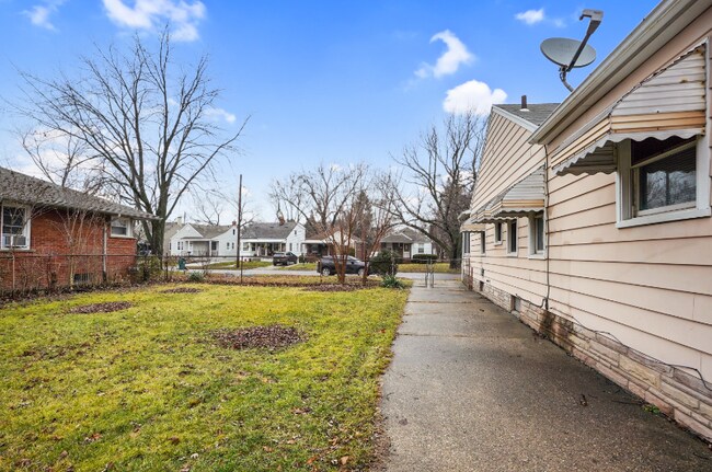 Building Photo - 758 Silman St