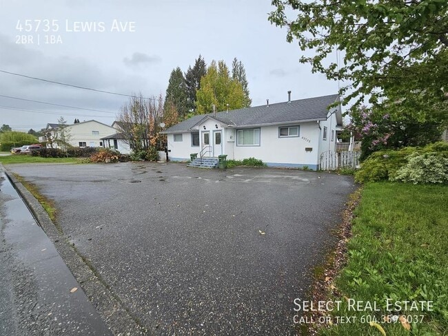 Building Photo - 45735 Lewis Ave