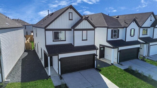 Building Photo - 3014 Mesa Dr