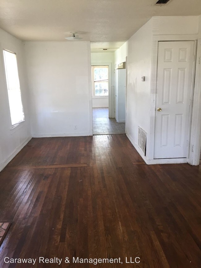 Foto del edificio - 3 br, 1 bath House - 2421 Corol