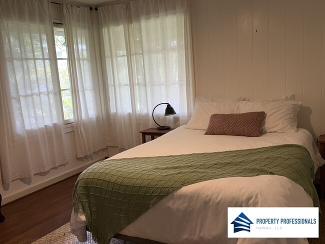 Building Photo - Furnished 2 Bedroom w/ Bonus Studio Downstairs