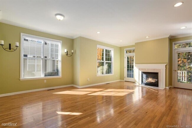 Building Photo - 3 br, 3.5 bath House - 90 Goodwin Cir # 90