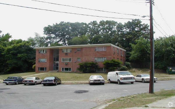 Foto del edificio - 3601 Maywood Ln