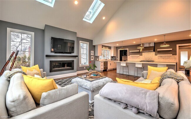 Foto del edificio - 4 br, 3.5 bath House - 165 Club Rd