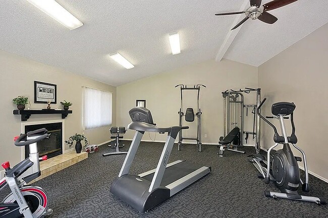 Foto del edificio - 200 W Olive Ave