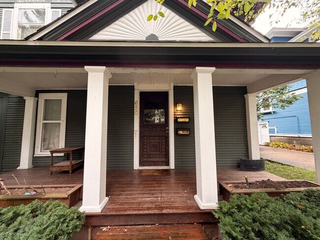 Foto del edificio - 650 Hawthorne St NE