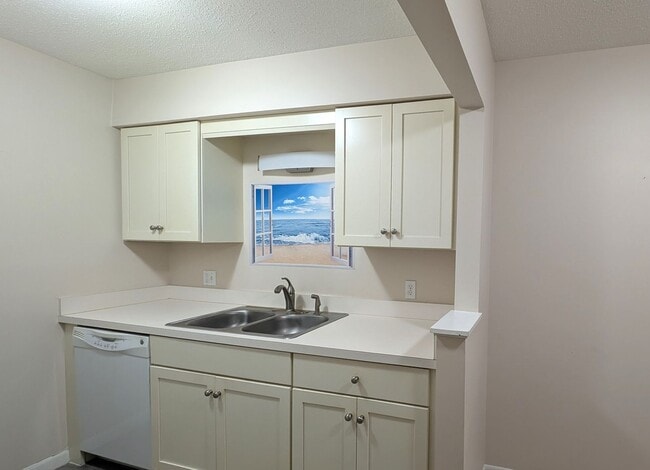 Building Photo - 17554 Parkwood Dr