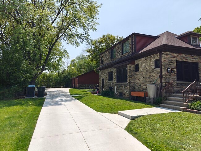 Driveway - 801 W Glendale Ave