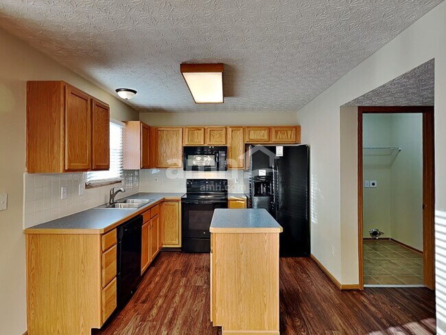 Foto del edificio - 378 Wheatfield Dr