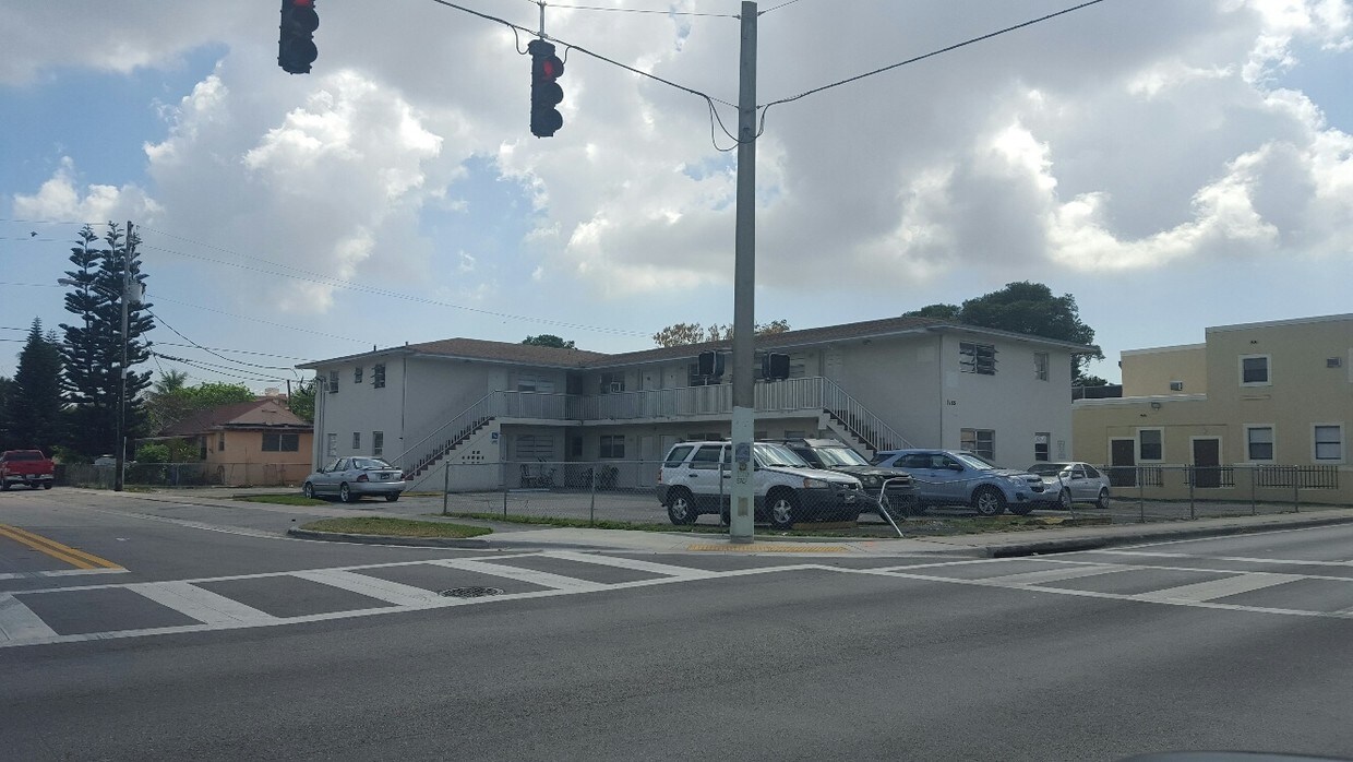 Building Photo - 3185 NW 22nd Ave