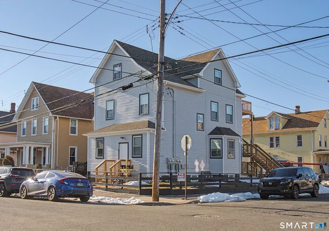 Foto del edificio - 144 Cottage St