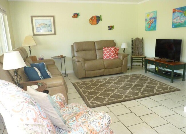 Foto del edificio - 8718 Bay Ct