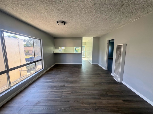 Building Photo - 2939 S Orange Dr