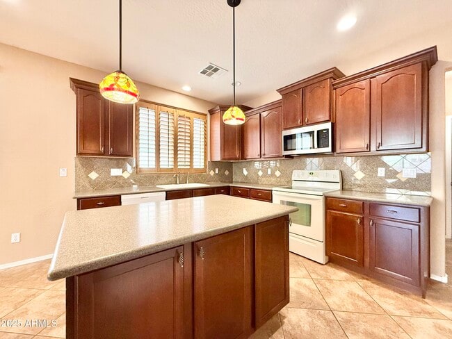 Building Photo - 14509 W Jenan Dr