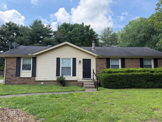 Building Photo - 365 Welchwood Dr
