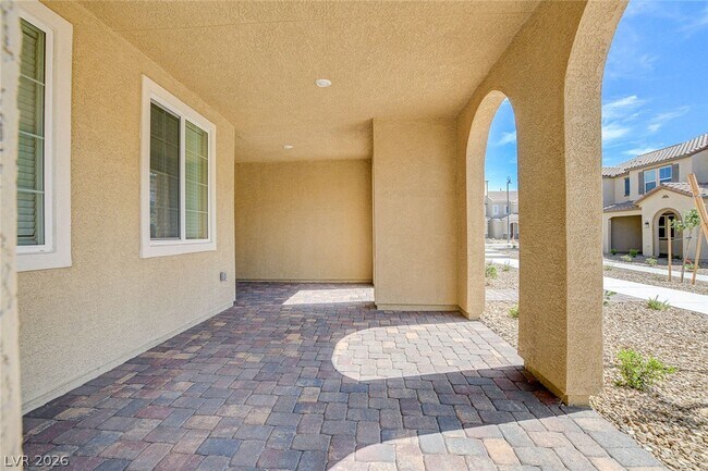 Building Photo - 2615 Esposende St