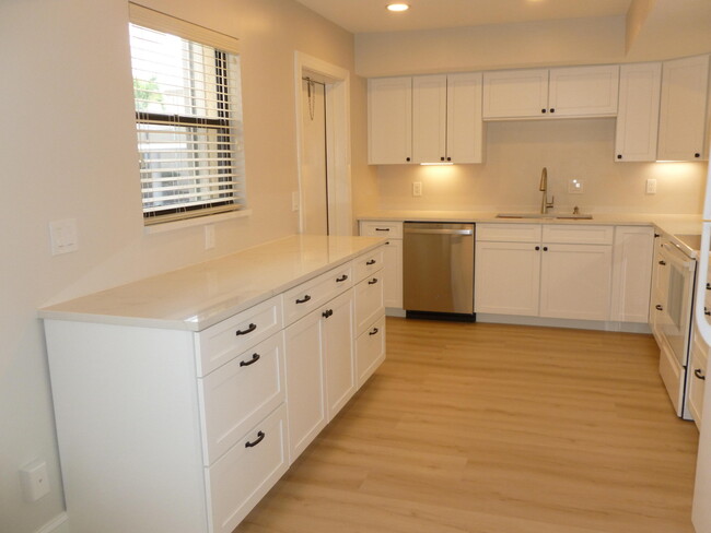 Building Photo - 2 SE Turtle Creek Dr