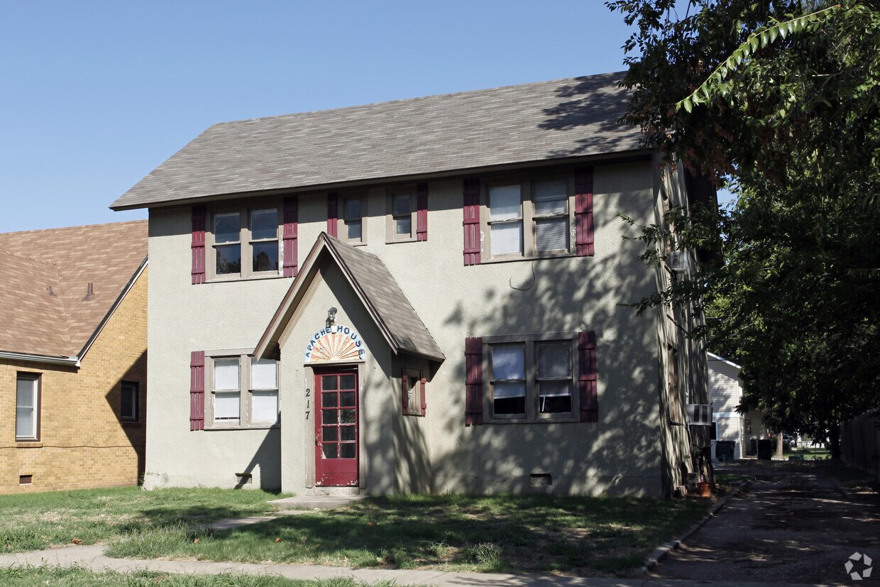 Building Photo - Apache House