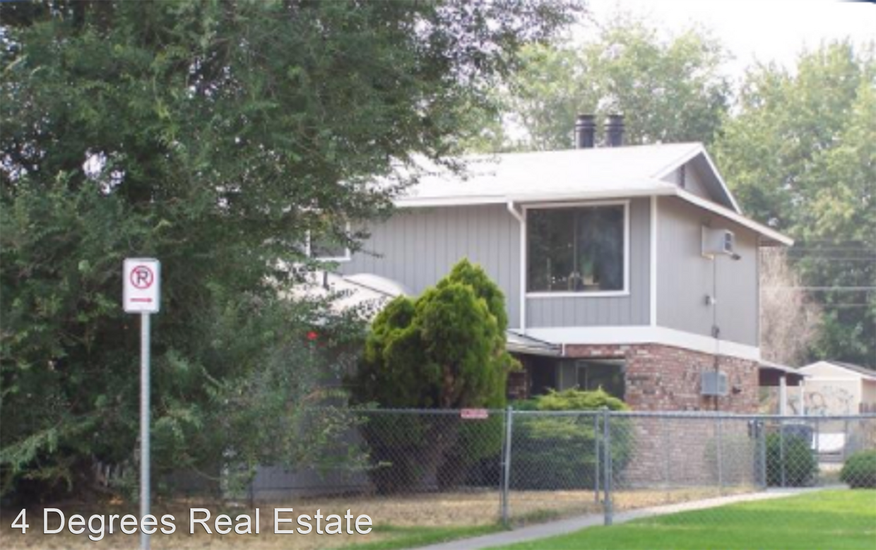 Foto principal - 6119-6123 N Addison St