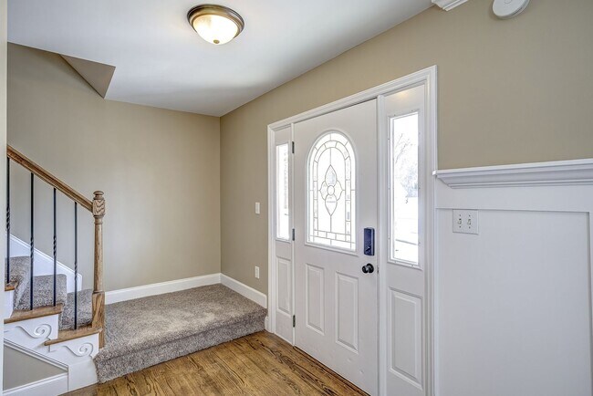 Foto del edificio - 3 Bedroom Home with Large Fenced in Yard, 2 Car Garage & Bonus Room!