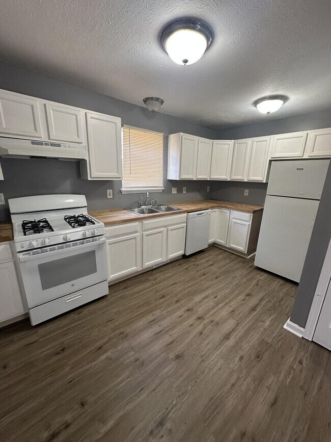 Foto del edificio - 2250 E 69th St