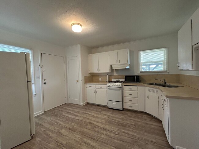 Foto del edificio - 150 Mono Ave