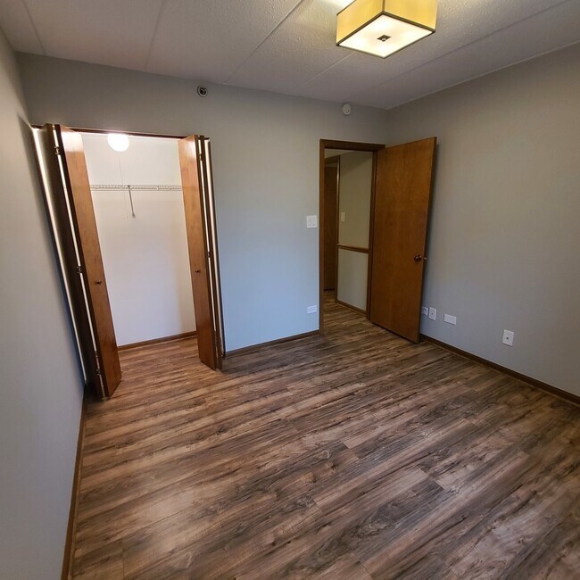 Building Photo - 10640 Ridgeland Ave
