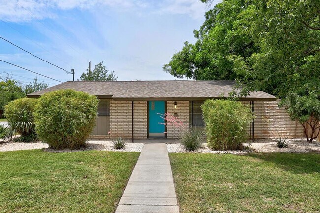 Foto del edificio - 8600 Hathaway Dr