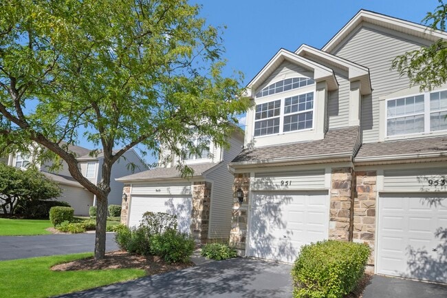 Building Photo - 951 Viewpoint Dr