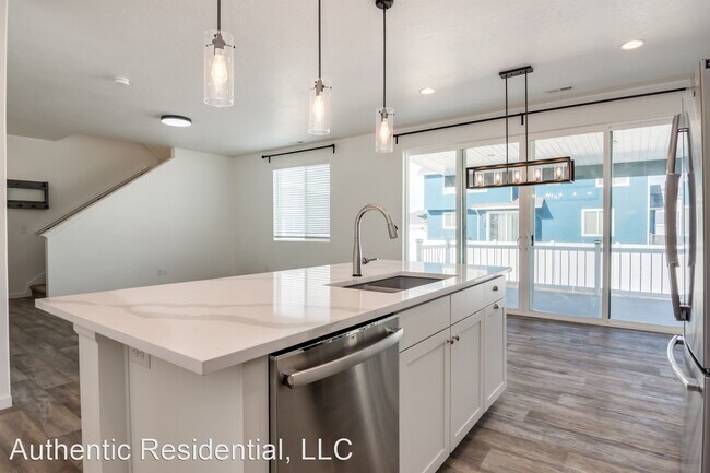 Building Photo - 4 br, 2.5 bath House - 6450 Black Ridge Dr