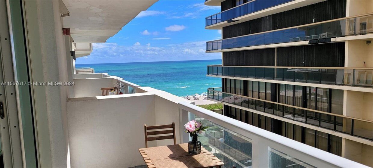 Foto principal - 9499 Collins Ave