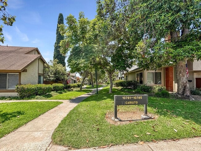 Building Photo - Spacious 4BD/2BA Townhouse in Tierrasanta ...