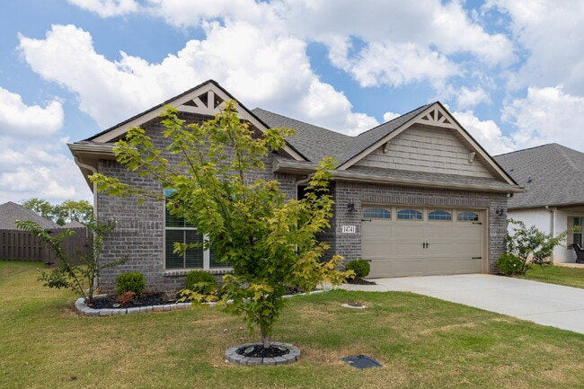 Building Photo - 14741 Greenleaf Dr