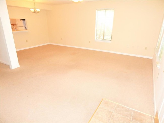 Building Photo - 935 Lora Ln