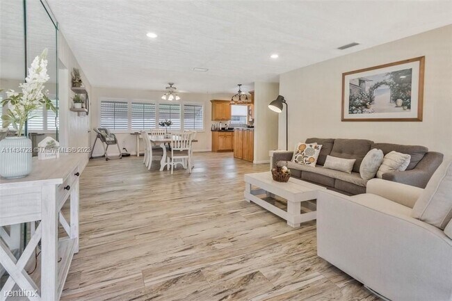 Foto del edificio - 4 br, 2 bath House - 14375 SW 10th St # 2301