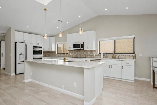 Building Photo - 21460 Laguna Dr