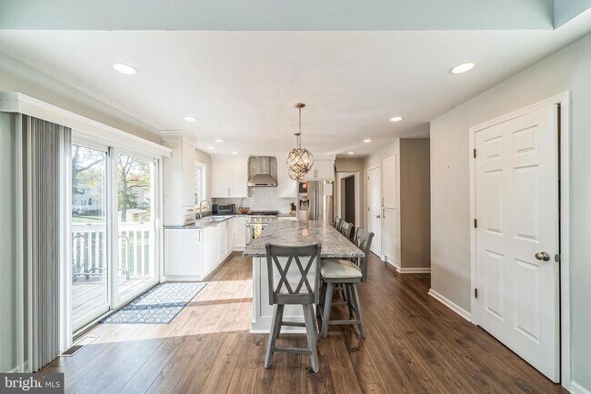 Building Photo - 1004 Bayberry Ln