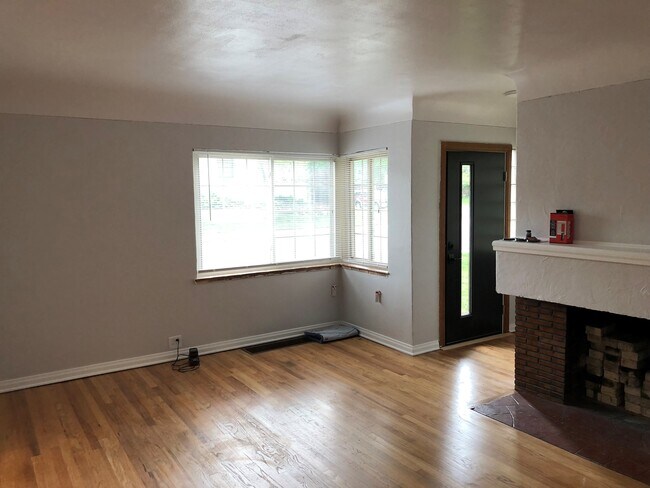 Building Photo - 750 Eudora St