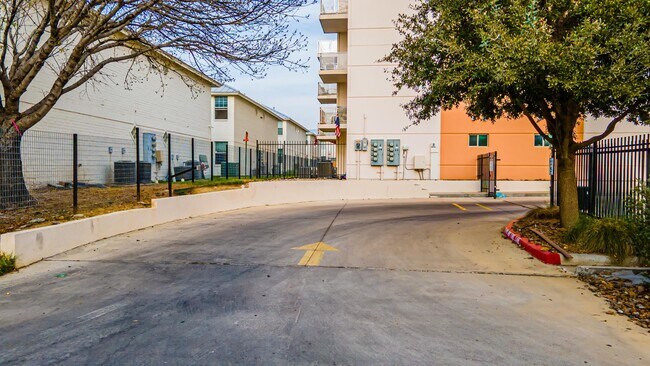 Foto del edificio - 502 Shiloh Dr