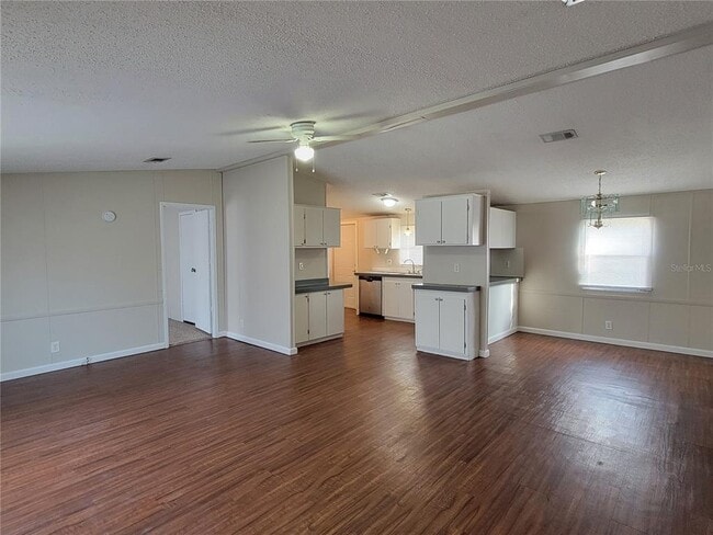 Foto del edificio - 7502 Charlin Pkwy
