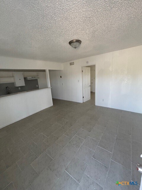 Foto del edificio - 304 E Dunn Ave