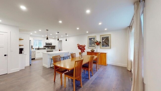 Building Photo - 11833 Overlook Dr