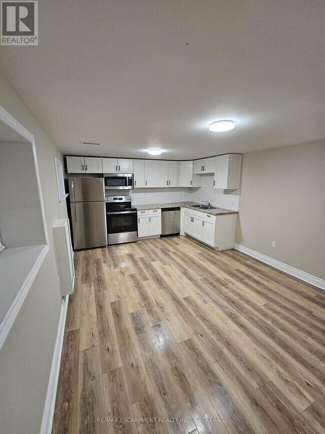 Photo du bâtiment - 539 Woodlawn Rd