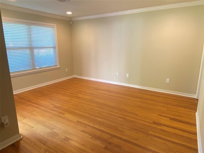 Building Photo - 1570 Cheshire Ln
