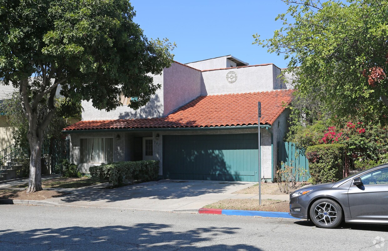 Foto principal - 241 N Jackson St