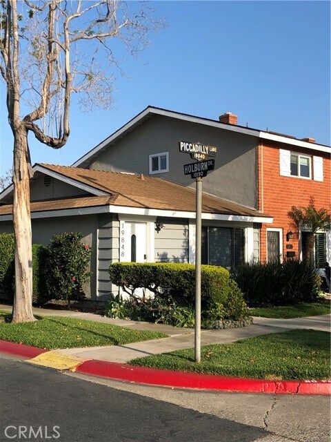 Foto del edificio - 19848 Piccadilly Ln