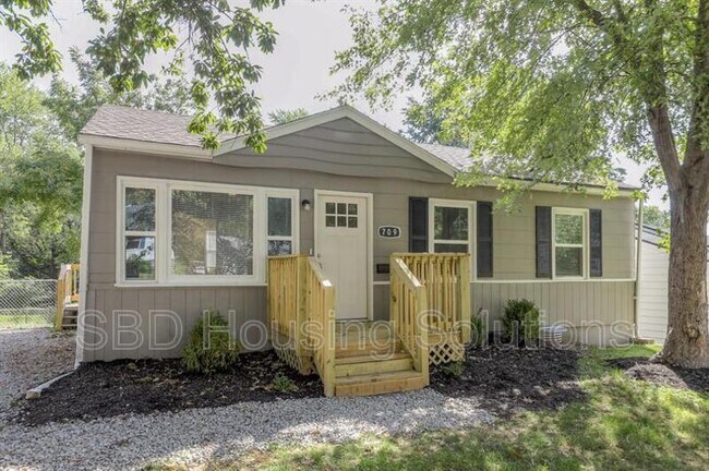 Foto del edificio - 709 N Westwood Dr