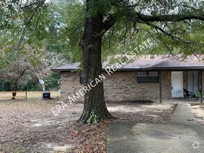 Building Photo - 129 Twin Trees Dr