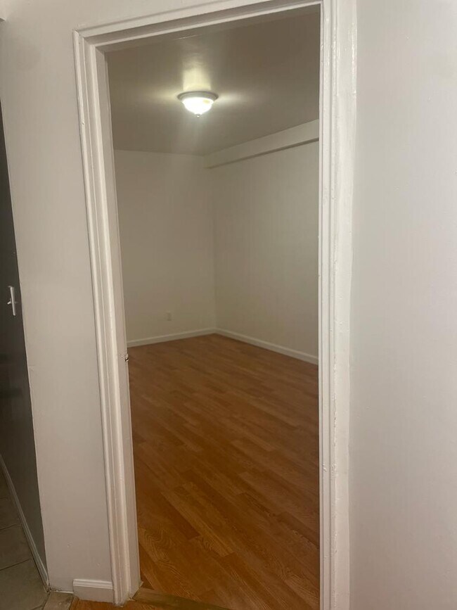 Foto del edificio - 1702 Albany Ave